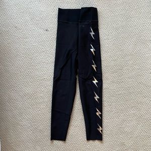 Women’s Ultracor cropped capri leggings size small